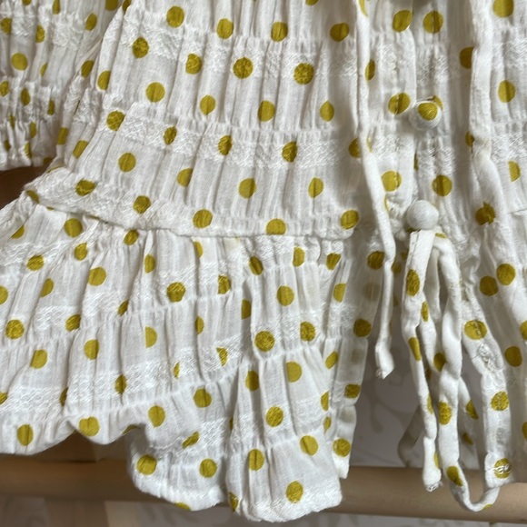 Feminine polkadot ruched crop top. - Picture 6 of 7